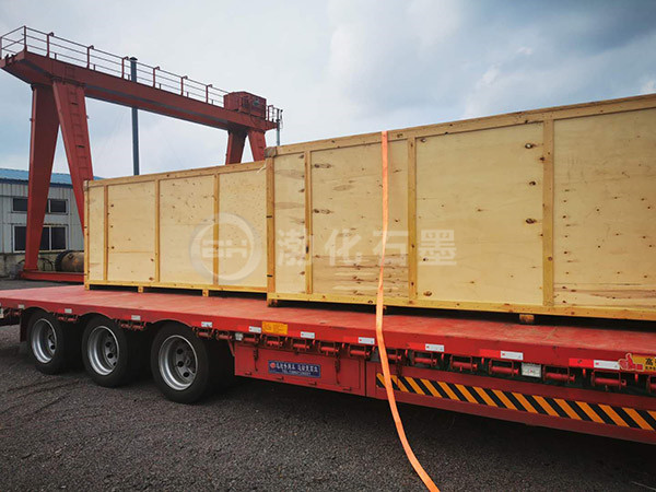 出口石墨设备打包发货